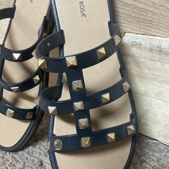 Via Rosa size 9/10 Black with Gold Studs Jelly Sandals with Gold Outline Trim - Picture 3 of 7